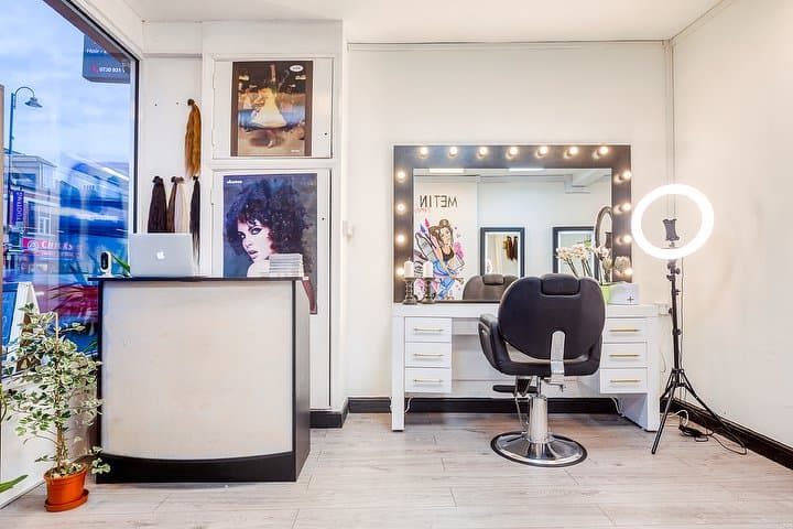Reception and the beauty mirror by the window